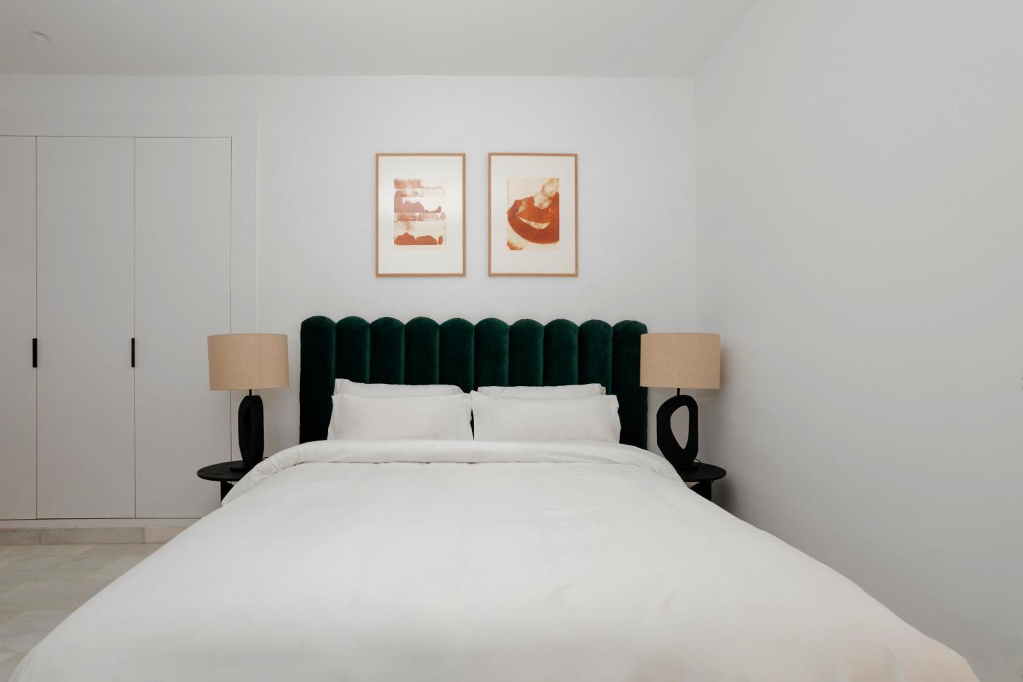 Sonder Santa Ana Aparthotel Madrid Bagian luar foto