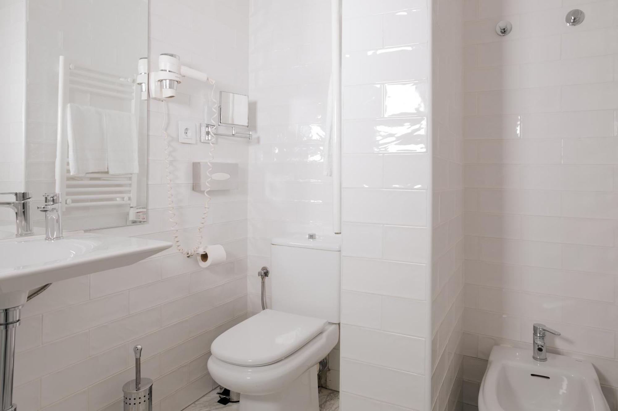 Sonder Santa Ana Aparthotel Madrid Bagian luar foto