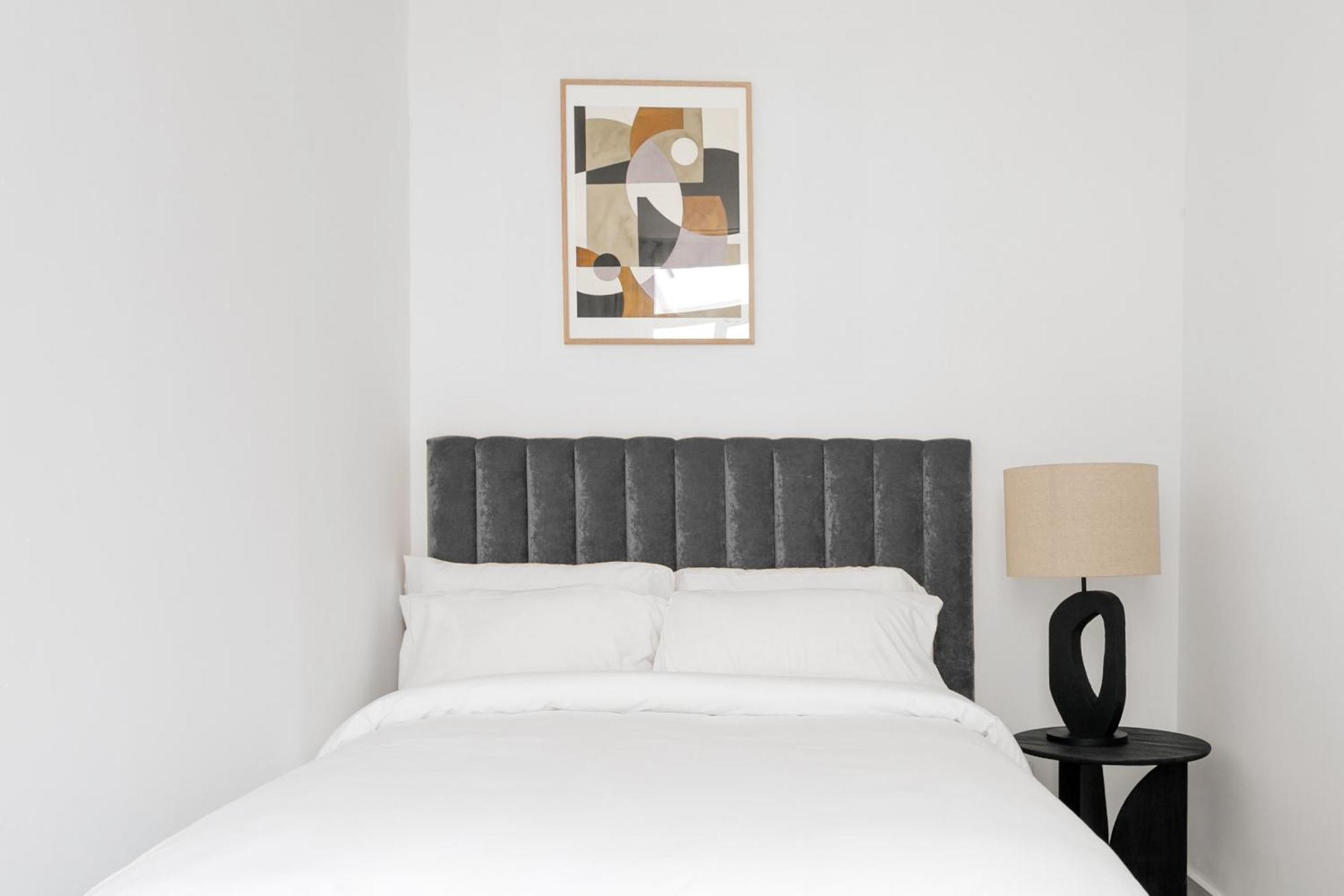 Sonder Santa Ana Aparthotel Madrid Bagian luar foto