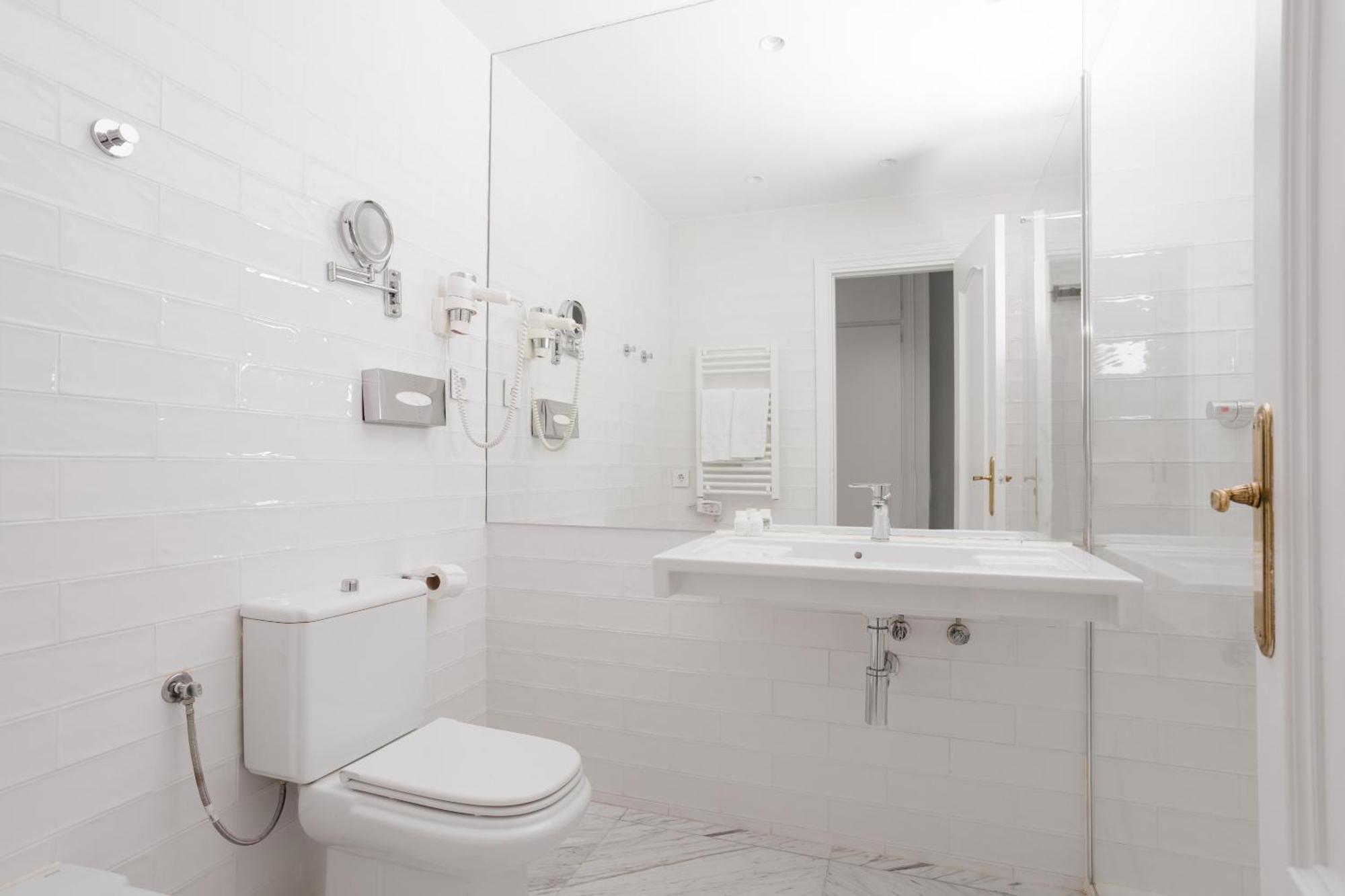 Sonder Santa Ana Aparthotel Madrid Bagian luar foto