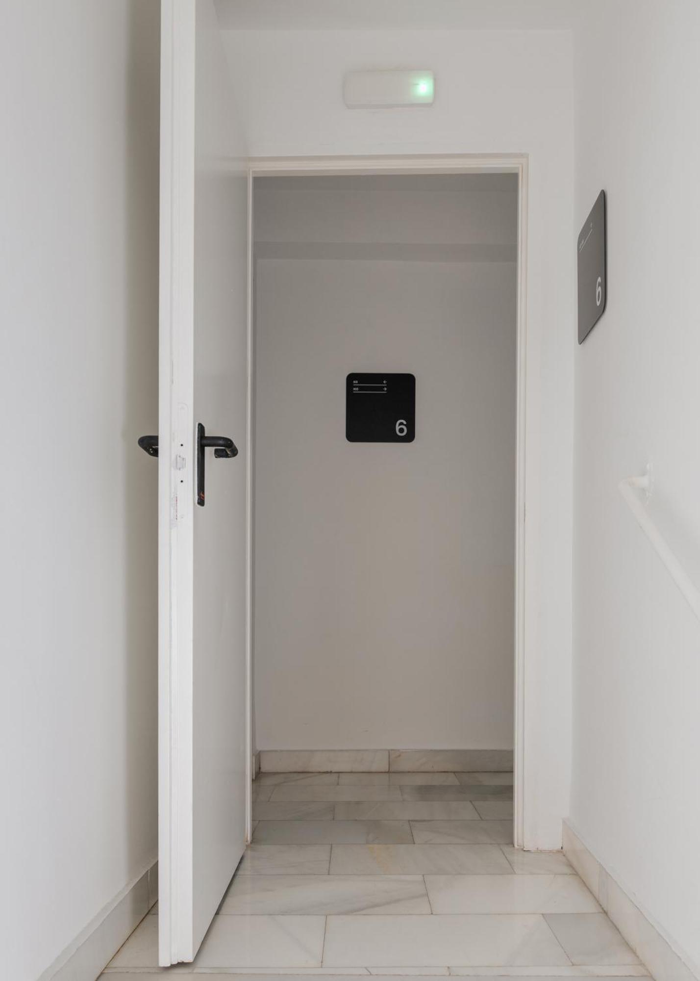 Sonder Santa Ana Aparthotel Madrid Bagian luar foto