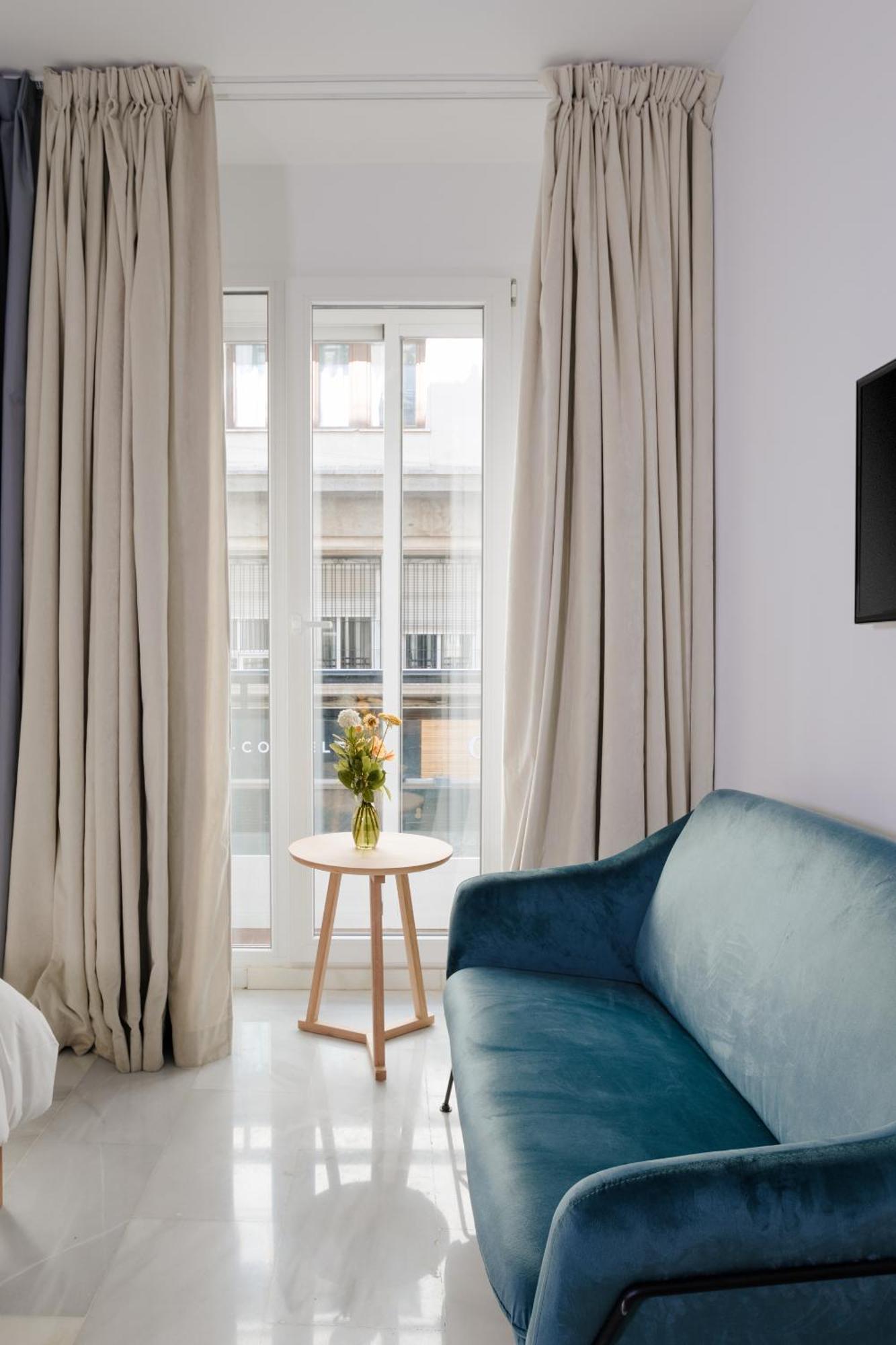 Sonder Santa Ana Aparthotel Madrid Bagian luar foto