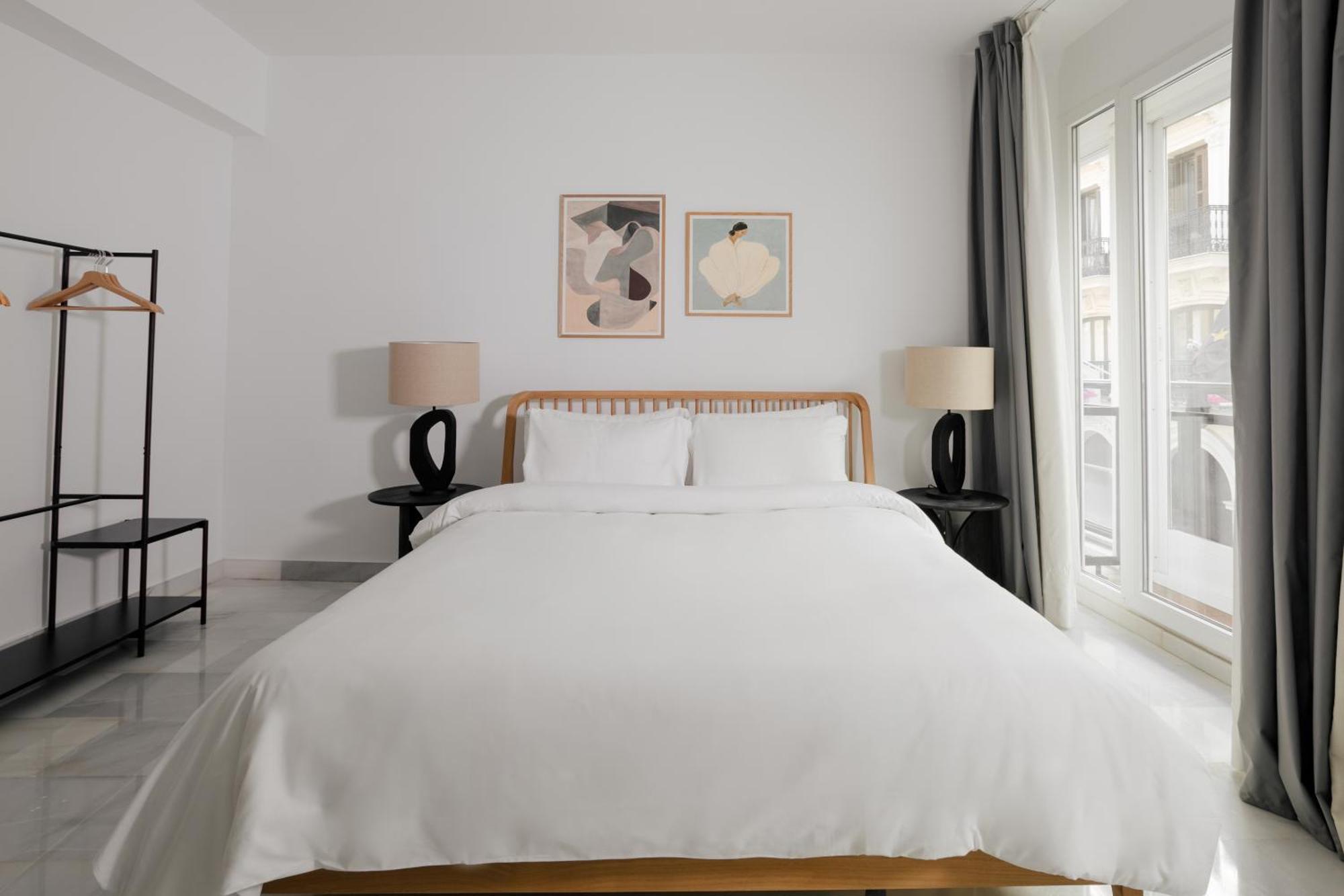 Sonder Santa Ana Aparthotel Madrid Bagian luar foto