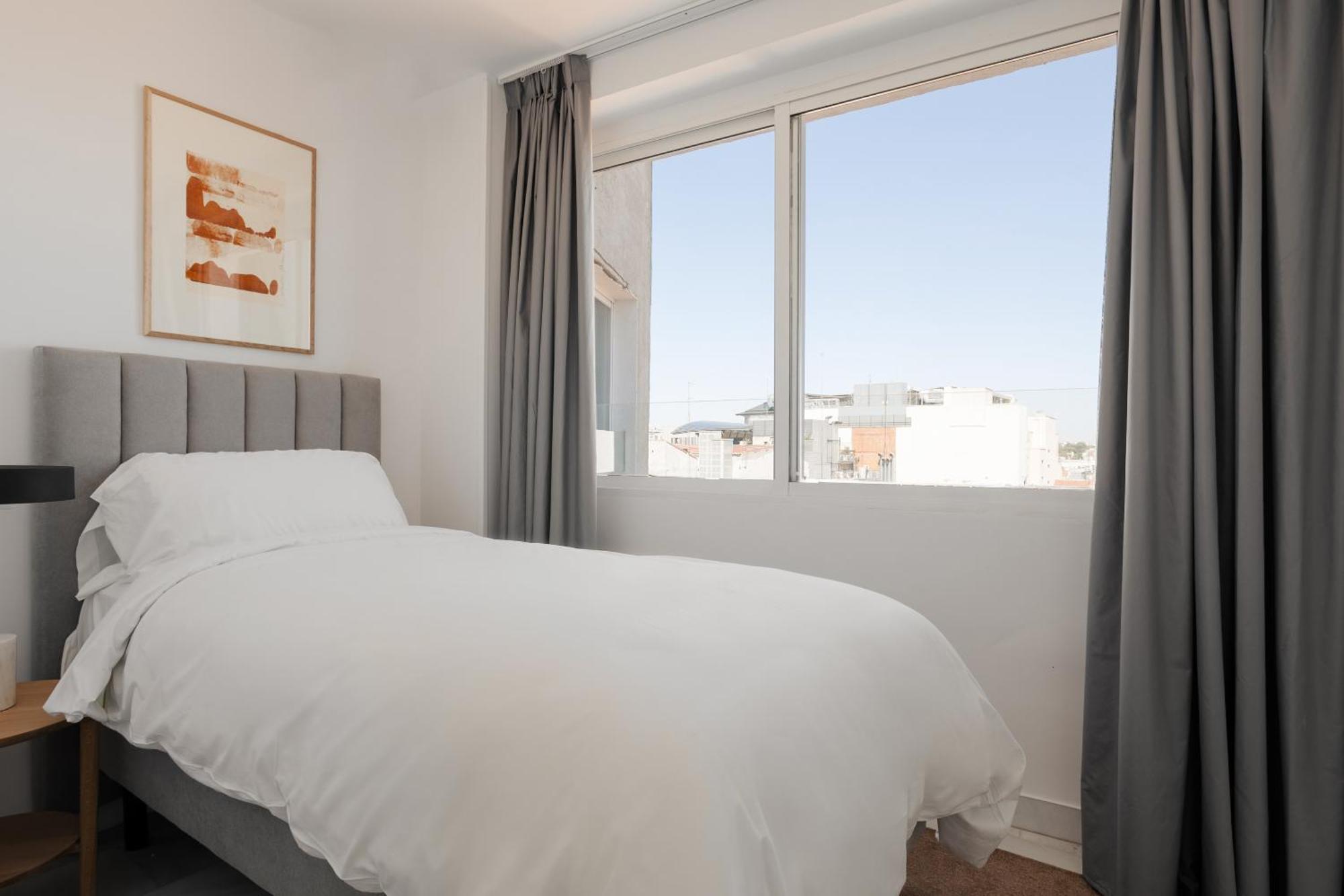 Sonder Santa Ana Aparthotel Madrid Bagian luar foto