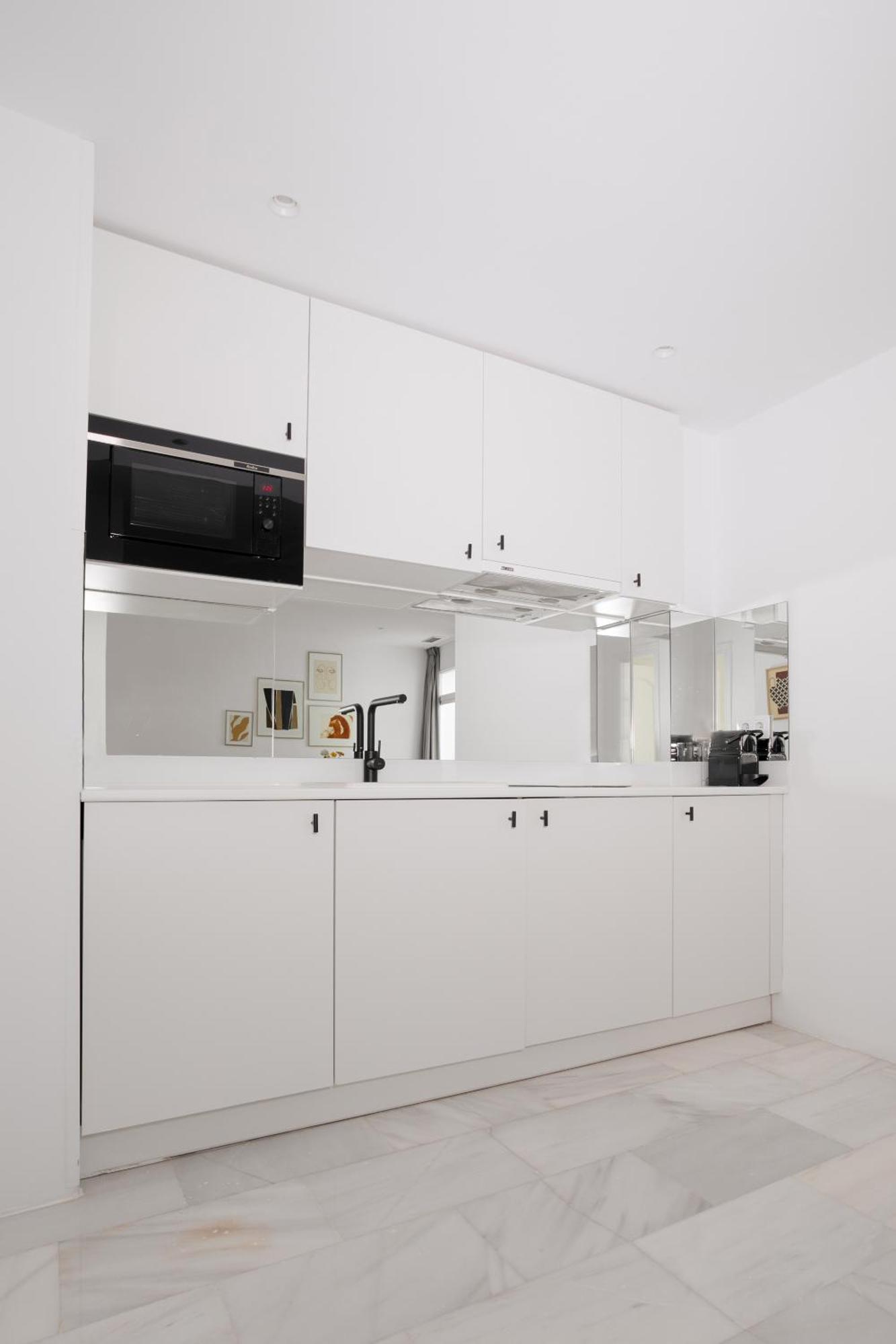 Sonder Santa Ana Aparthotel Madrid Bagian luar foto