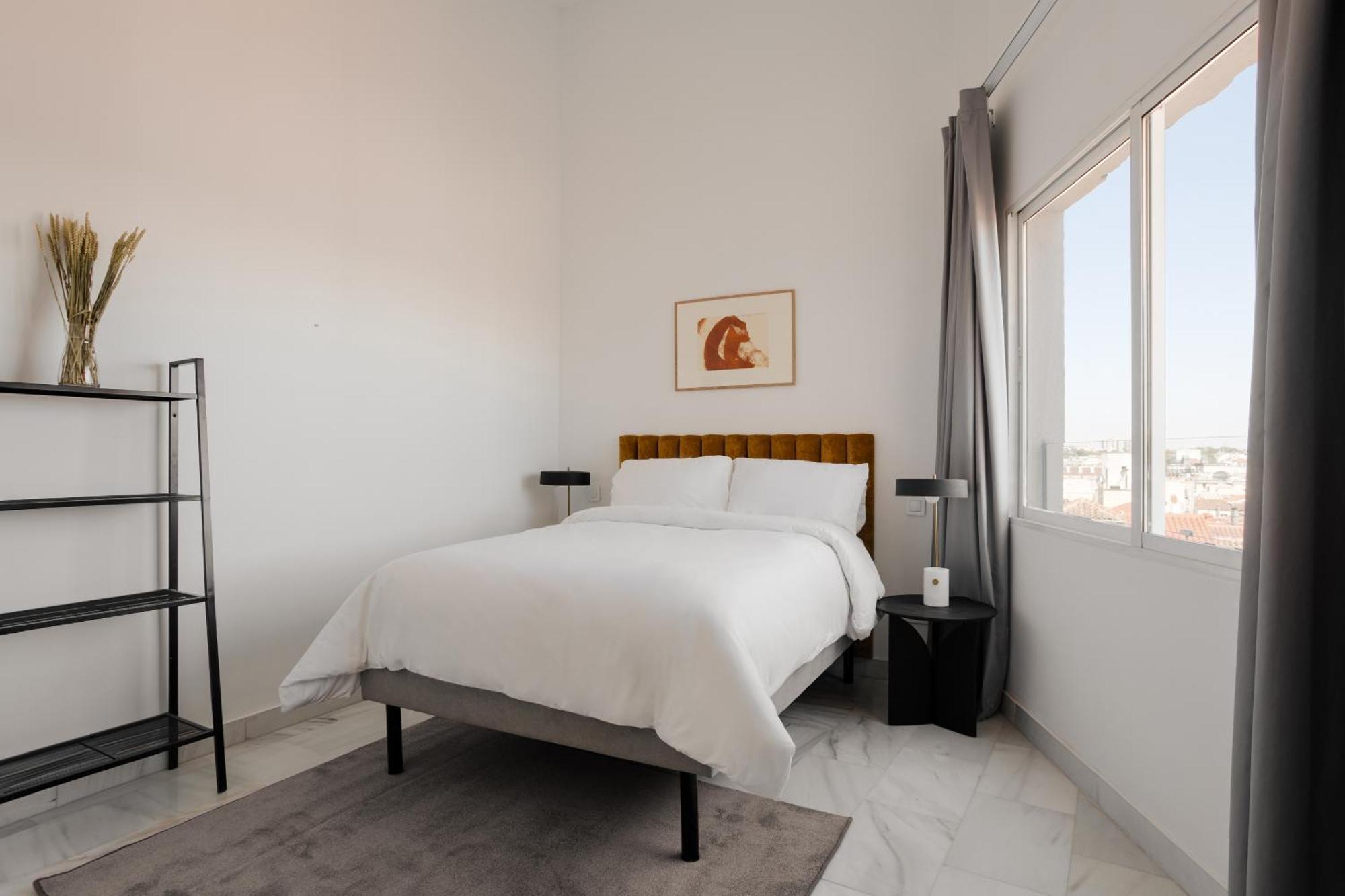 Sonder Santa Ana Aparthotel Madrid Bagian luar foto