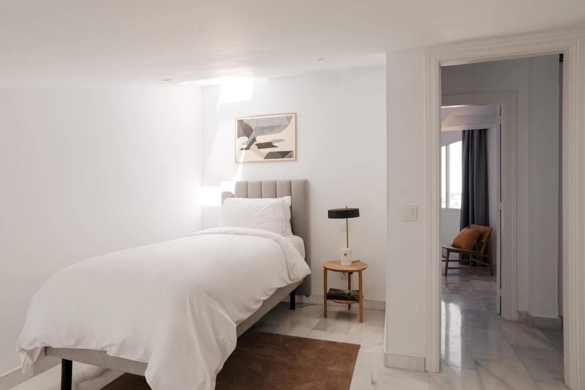Sonder Santa Ana Aparthotel Madrid Bagian luar foto
