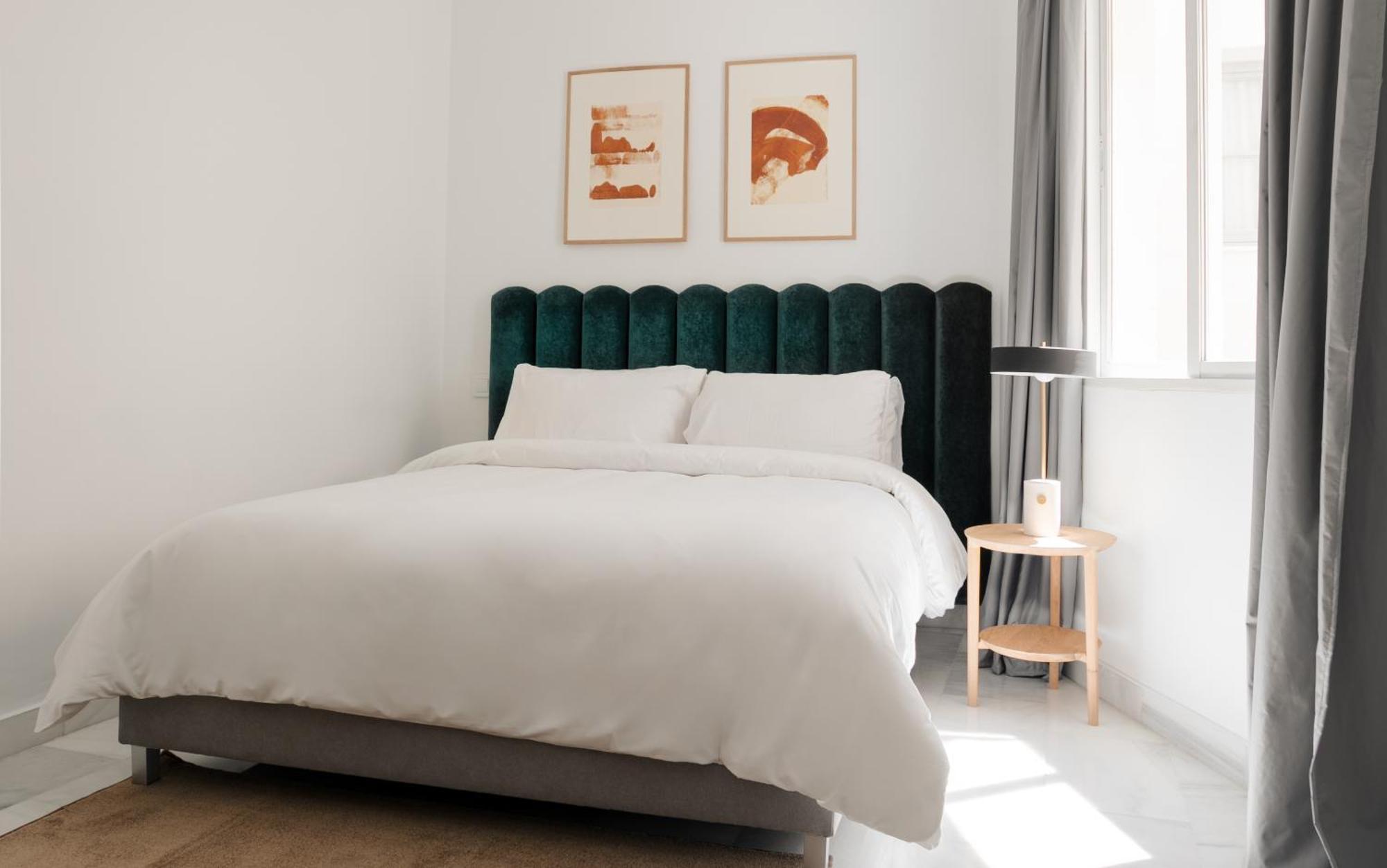 Sonder Santa Ana Aparthotel Madrid Bagian luar foto