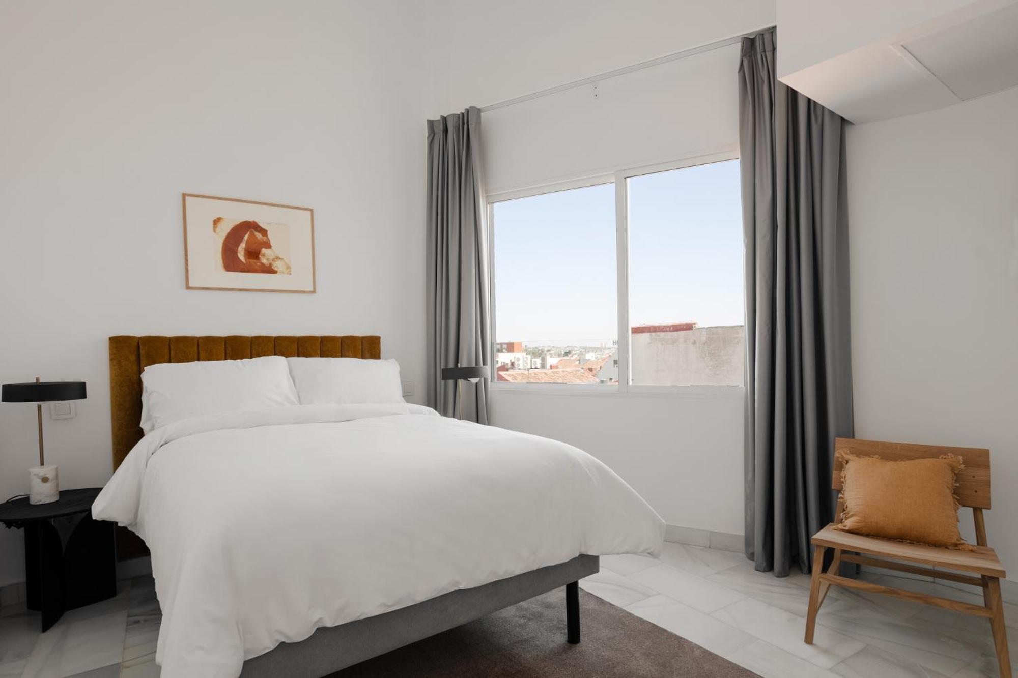 Sonder Santa Ana Aparthotel Madrid Bagian luar foto