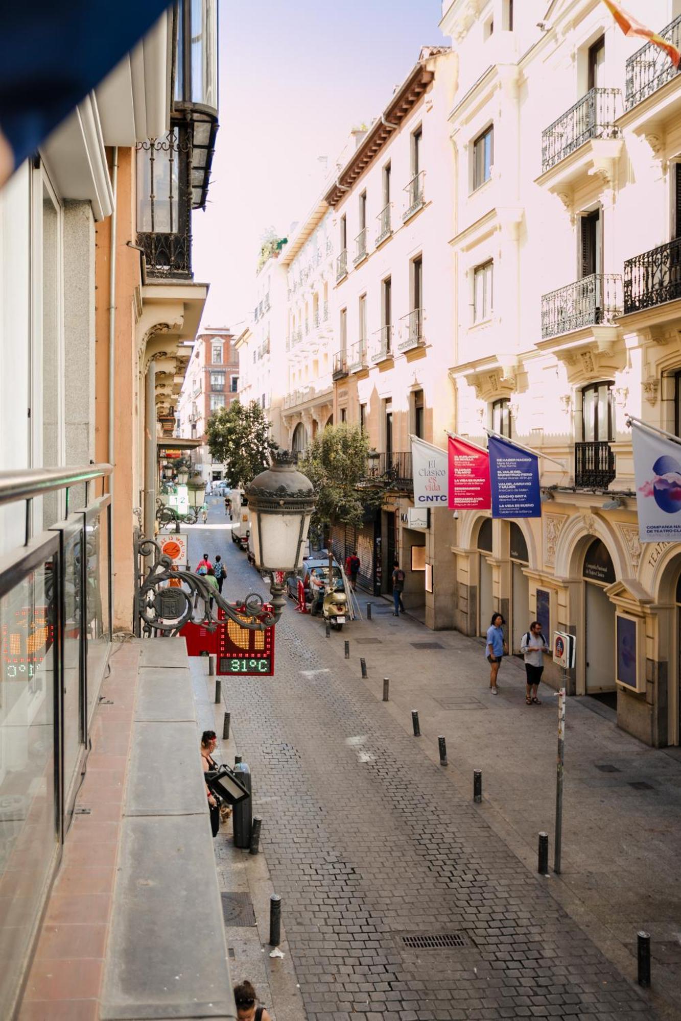 Sonder Santa Ana Aparthotel Madrid Bagian luar foto