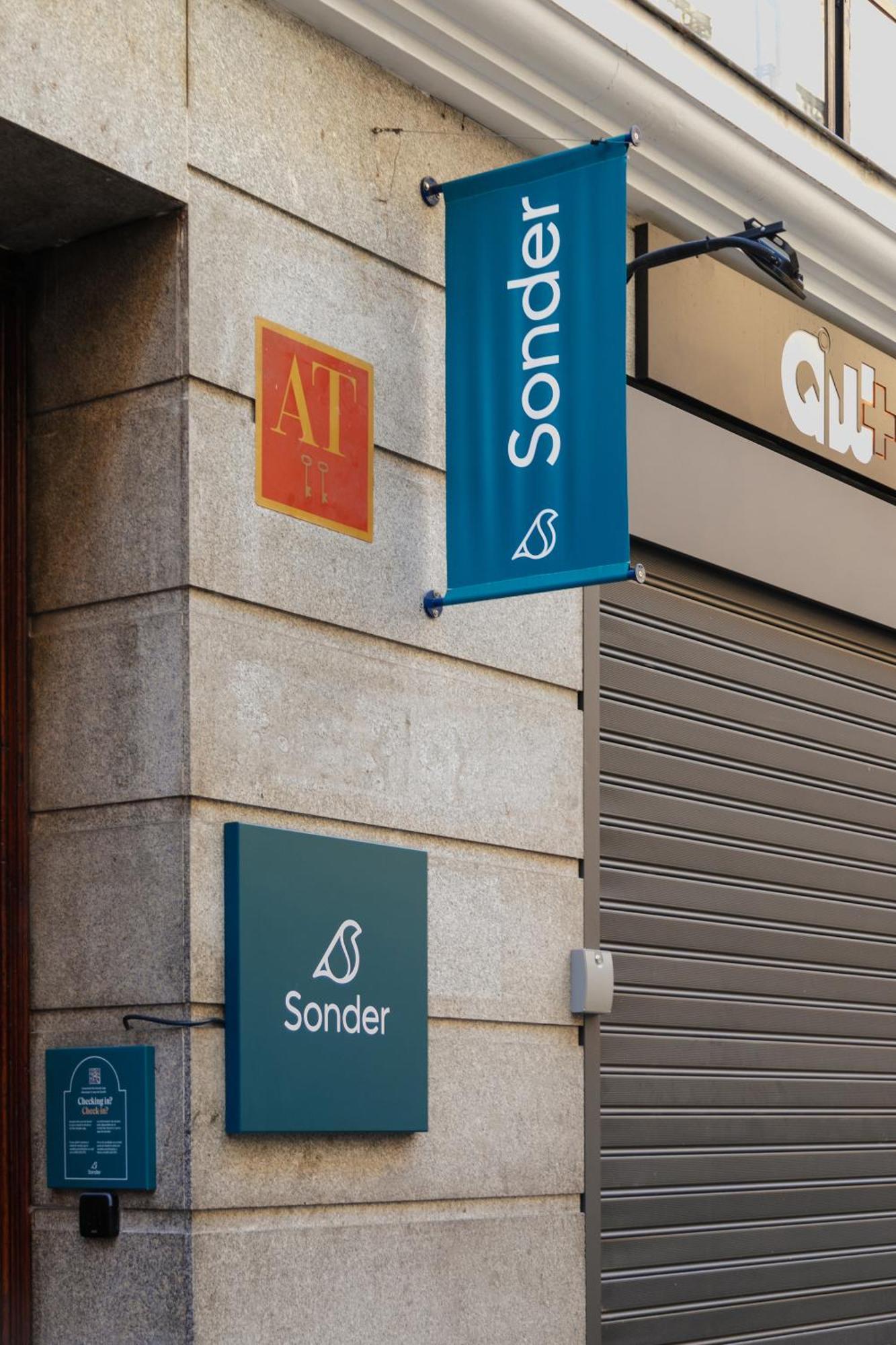 Sonder Santa Ana Aparthotel Madrid Bagian luar foto