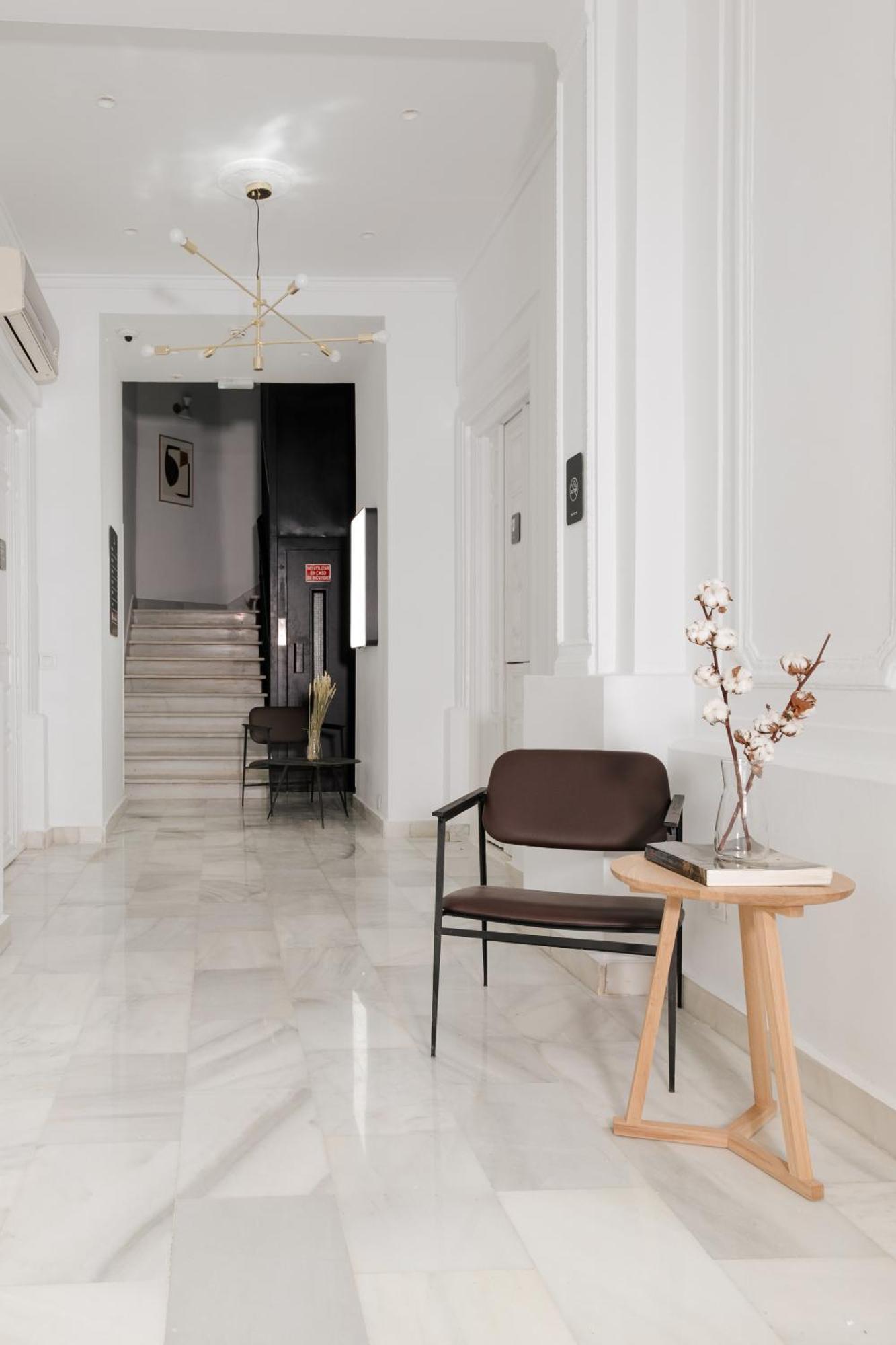 Sonder Santa Ana Aparthotel Madrid Bagian luar foto